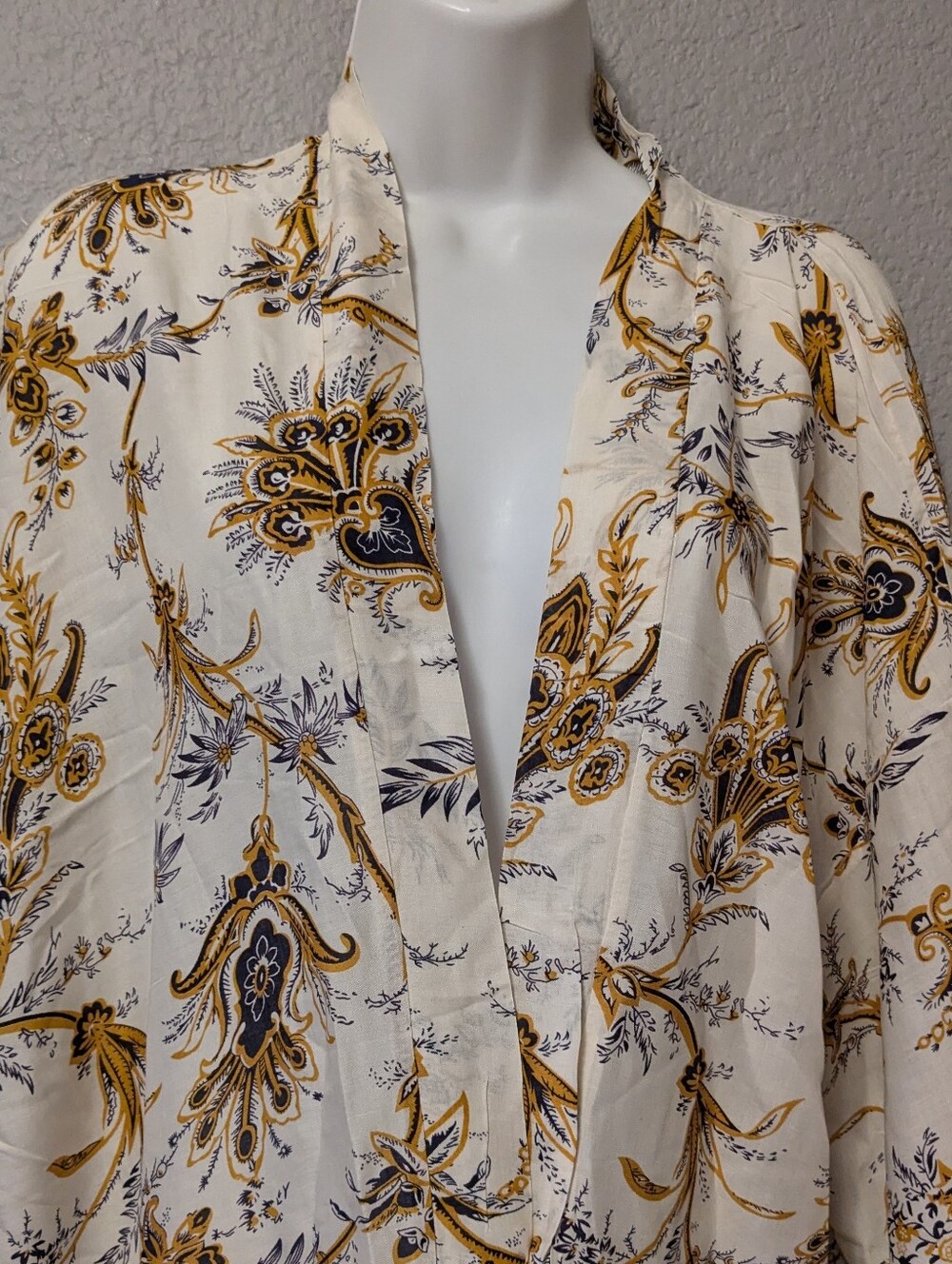 NWT Justin & Taylor White Floral Kimono with Brown Navy Accents Swimsuit Coverup - Picture 2 of 8